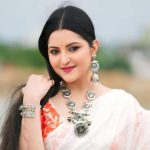 মানুষ আমাকে কোনো পুরুষের সঙ্গে দেখতে চায় না: পরীমনি